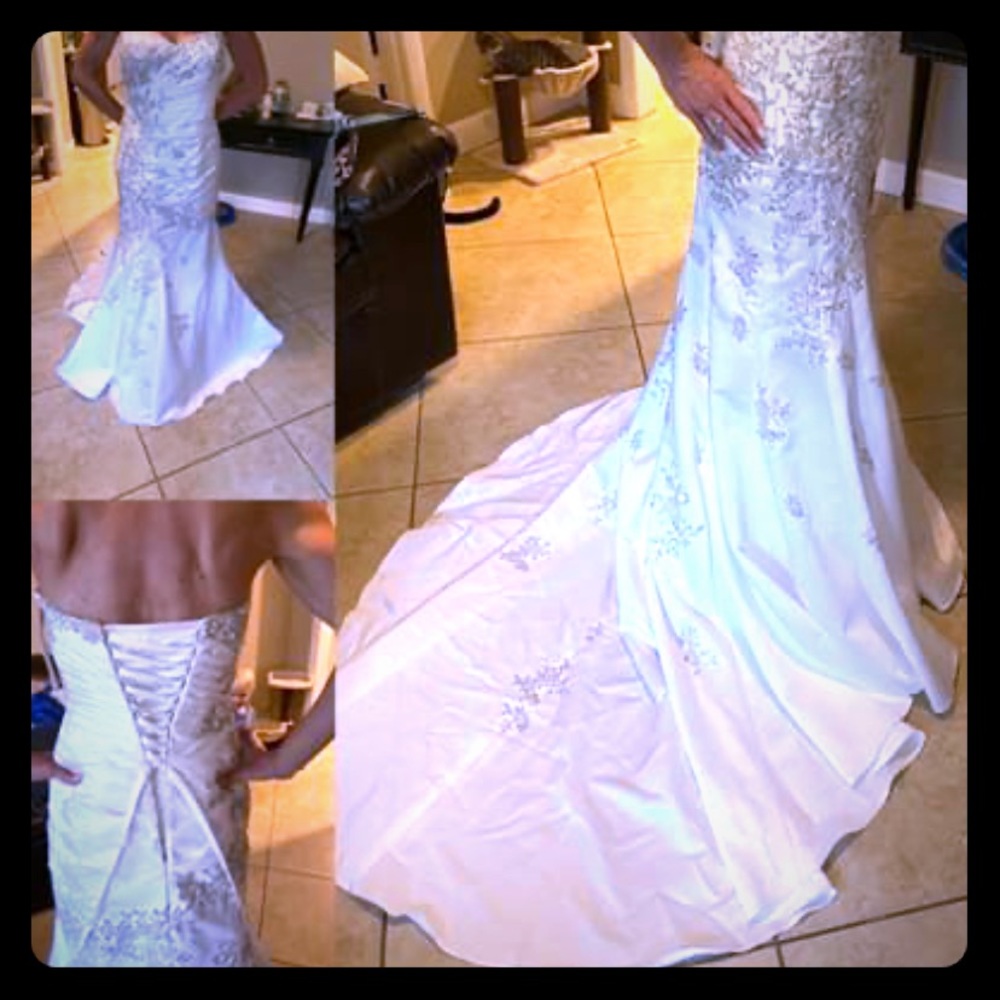 New with tags Davids bridal wedding dress size 10